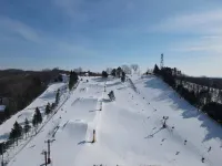 King Bed! Family-Friendly, Minutes from Holy Hill, Hiking+Skiing + Golf