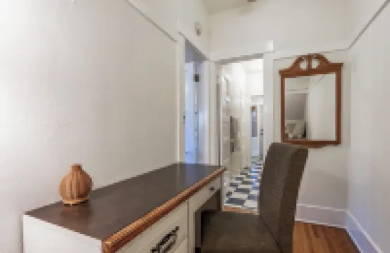 Charming apartment with WiFi and AC, two blocks to the beach