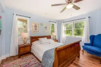 Main-Stay is a larger 2/1 central to all Naples