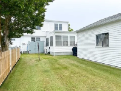 Spacious 4Br 2BTH, 2Floors 1/2 Mile to Beach. on Cape May Island