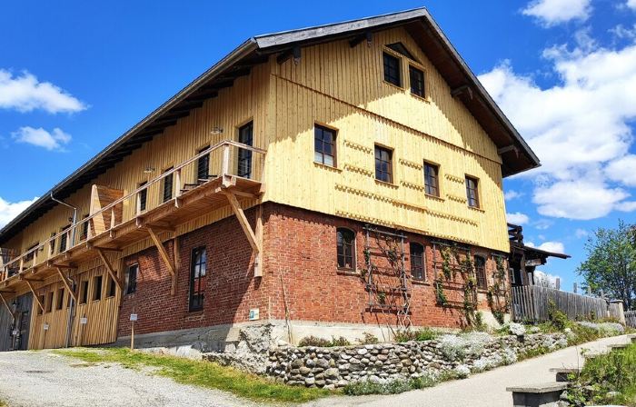 Exclusive, sunny new-build vacation apartment with the flair of a former barn