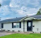 Walk to Sfa,  Centrally Located 3 Bedroom in Historic Pecan Street Neighborhood Hotel dekat SFA Mast Arboretum