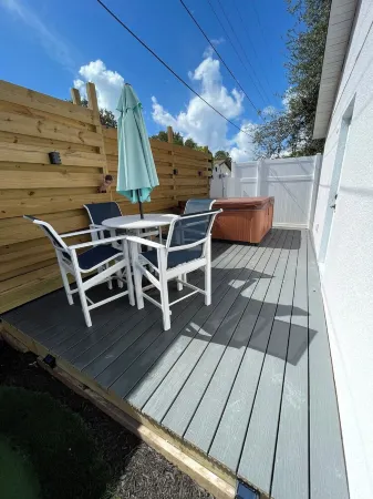 Private guest house with king bed & loft. Deck with hot tub and putting green