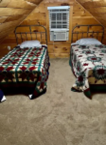 Lakeview property in private community. Lake & beach access. Swim/Kayak all day!