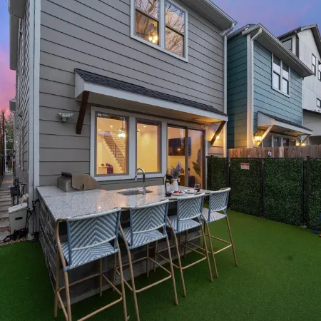 Luxe Montrose Retreat with Heated Pool/Spa, King Beds and Mini-Golf