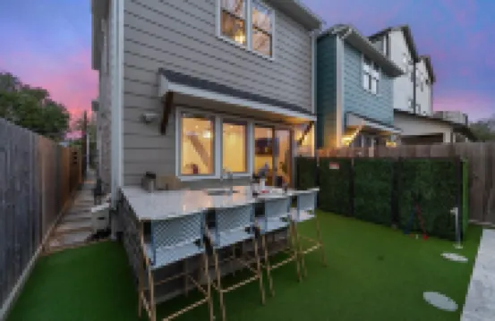 Luxe Montrose Retreat with Heated Pool/Spa, King Beds and Mini-Golf