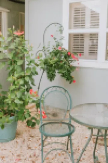 The Queen Suite - perfect Ocean Springs location only 1 block to Front Beach!
