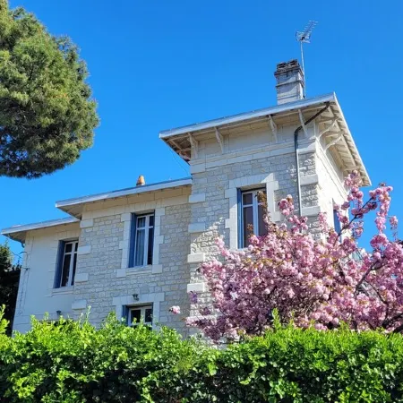 Villa in Royan Park, 15 pers. - 200m from beach - 400m from shops/station.