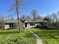 Stylish Farmhouse for Families Near Lake Champlain