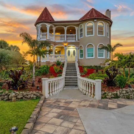 Castle, 2 Mstrs, Pvt Pickleball, Htd Pool/Spa, Mini-Golf, Fish, Dock, Ping Pong
