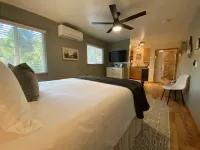 ▼・ᴥ・▼ Cute Pet friendly Barn near Yosemite with a Spa Hotels near Alfier Park