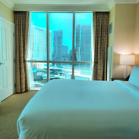 Amazing! Strip View-Balcony Signature MGM 1Bdrm 2Bath Free Valet! No Resort Fees