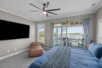 Gorgeous Marina Views!