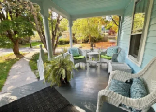 Modern Victorian Walk to Main Street