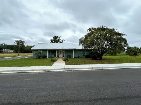 The Howard House in Biloxi – Walk to Beach, Art, and Entertainment