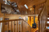Romantic and Very Secluded Cozy Creekside Cabin with a Relaxing Hot Tub. Hotel a Freeman