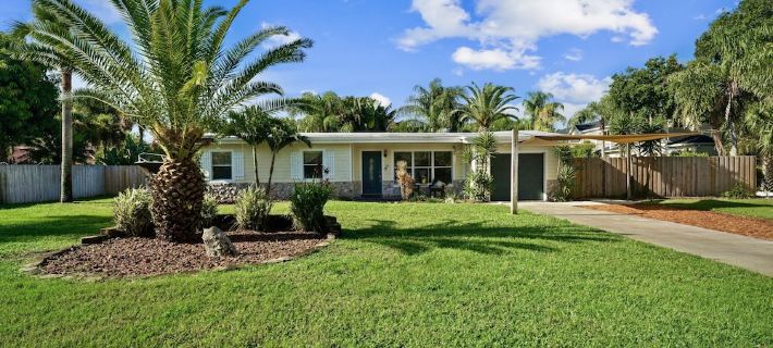 Peacock Harbor-3/2-Heated Pool-King-Game Room Hotels in Cape Canaveral
