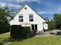 New, comfortable vacation home close to the beach Hotels in Hohenkirchen