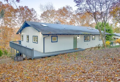 Family friendly Lakefront Home on a Wooded Lot - 30 min. to downtown Knoxville