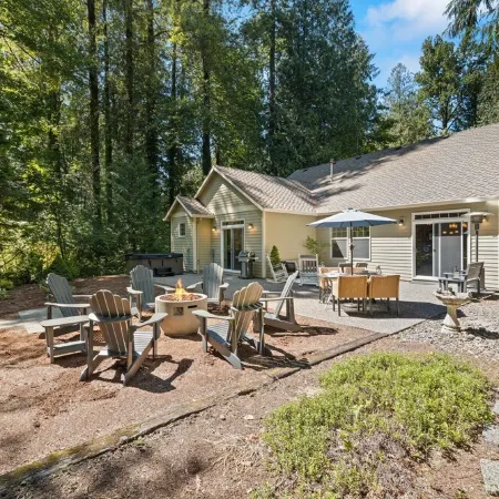 Spacious Mt. Hood Escape - Hot Tub • Sleeps 10 • Game Room • EV2 Charger