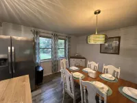 Cheerful, relaxing ranch in quiet neighborhood with fire pit