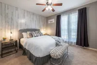 Cowboy pool, BBQ, pool table, firepit, fiber internet, WFH Hotels near Ken Good Park