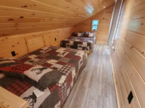 Custom Built Tiny Home/Cabin in Jackman with Direct Trail Access on Powersports Hotels in Jackman