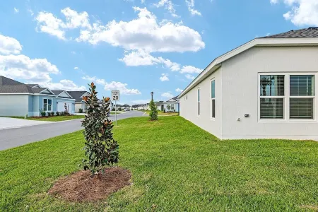 Charming and spacious three-bed, three-bath brand new house in The Villages Отели в г. Самтер