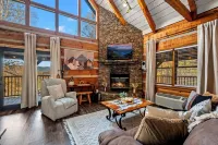 Amazing Spring View! Pool, King Bed, Hot Tub, Xbox