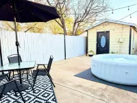 ✮The Monochromatic Modern Studio✮Near TTU✮1BD/1Bth