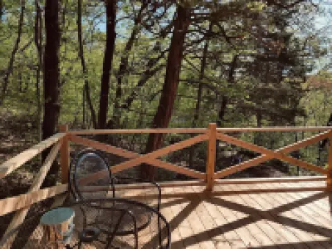 Cowboy Cabin, come sit under the trees