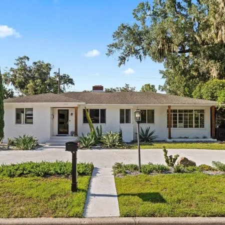 Family-Friendly Gainesville Home - Walk to UF - Pool + Sleeps 16