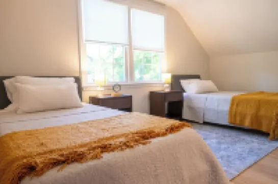 Newly renovated home located across from WRA and steps from downtown Hudson.<br>