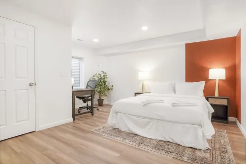 Newly Remodeled Walkout Basement w/ Private Entry, full kitchen, private W/D