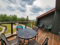 Ski-In/Ski-Out- Pool & Hot Tub -6-Person Condo on Lutsen Mountain