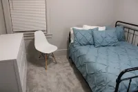 Gorgeous remodeled home, with entertainment, and massage chair for relaxing! Hoteles cerca de Detroit Station