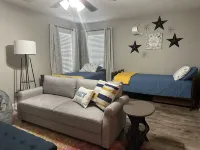 Peaceful House - 4 BR, Large Patio