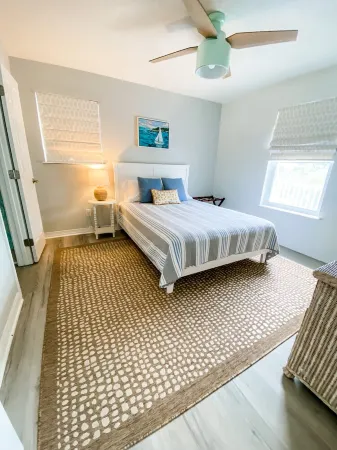 *Salty Sol*-Heated Pool, Golf Cart available to rent, short walk to the beach!🏝