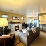 Spacious 3 BDR Pet Friendly, Hottub, Pool