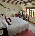 Flora's Barn (Sleeps 4. 2 Bedrooms) Hotels in Crowcombe