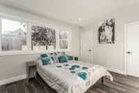 Renovated 3 Bedroom Home with Family Theater Room and Sauna