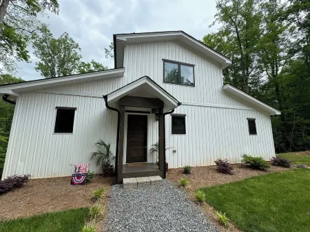 The River & Vine House on Mitchell River in Yadkin Valley-New Home- sleeps 8