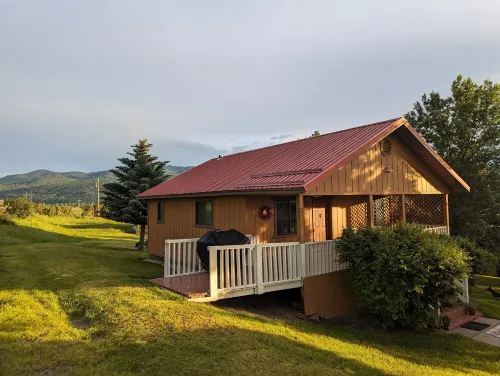 Whippoorwill Cabin, a pet-friendly retreat in Swan Valley Hotels in Bonneville County