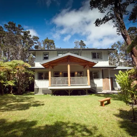 Lovely home with hot tub near Volcano National Park