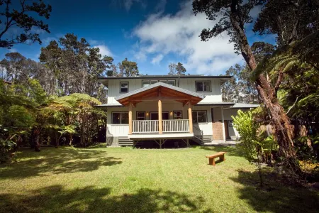 Lovely home with hot tub near Volcano National Park