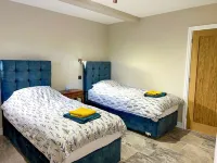 Gloriously rural, Y Felin is a fantastic luxury barn conversion in Pembrokeshire Hotel dekat The Georges Restaurant & Cafe Bar