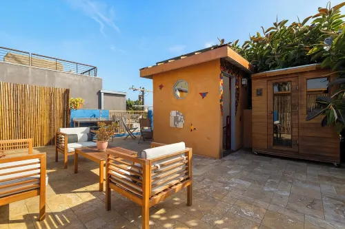 Artistic Venice Beach Canals Studio w/Rooftop & Sauna!