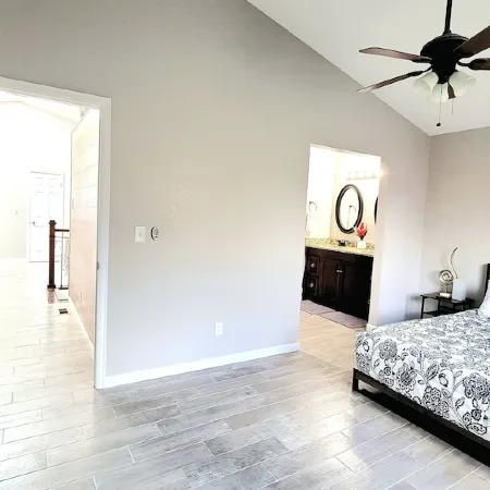 NEW 6bdrms, 6baths; Near Dining, Shops, & Shops. Great for Red Rocks & Downtown!