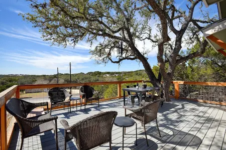 Experience Hill Country Life & Relax! Family & Pet Friendly Near Canyon Lake.