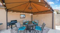 4 Bedroom 3 Bathroom on the Lake! 3 Queen Beds!